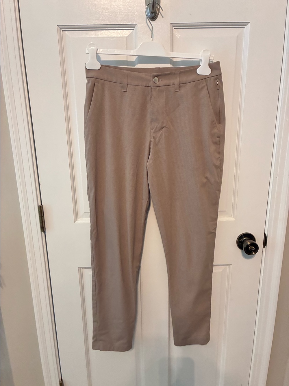 Lululemon men’s pants in size 30, khaki color